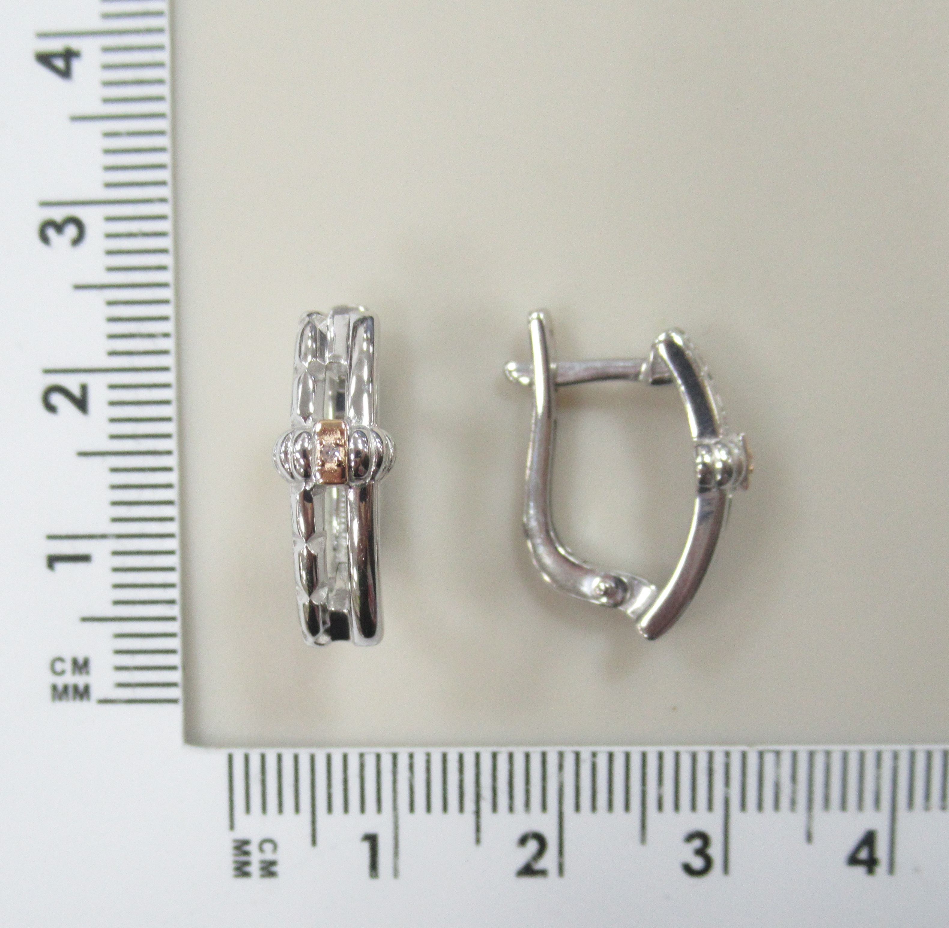 Серебряные серьги с бриллиантами